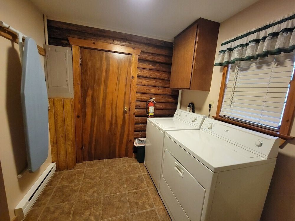 Wagon Wheel Hotel Cozy Rustic Cabin 7 2