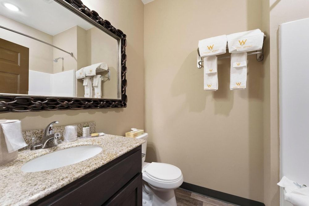 Wagon Wheel Hotel Basic Double Room 2