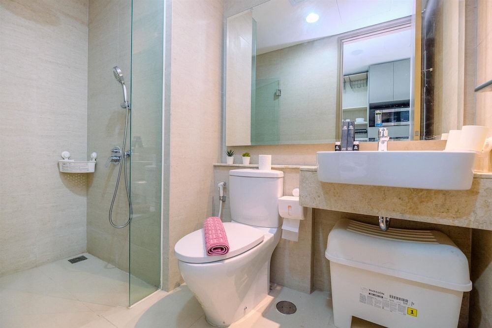 undefined Elegant Studio with Pool and Sea View at Gold Coast Apartment 8