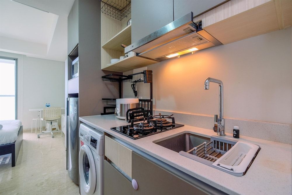 undefined Elegant Studio with Pool and Sea View at Gold Coast Apartment 7