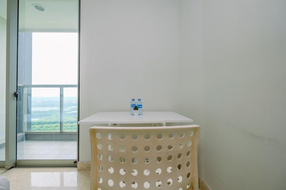 undefined Elegant Studio with Pool and Sea View at Gold Coast Apartment 9