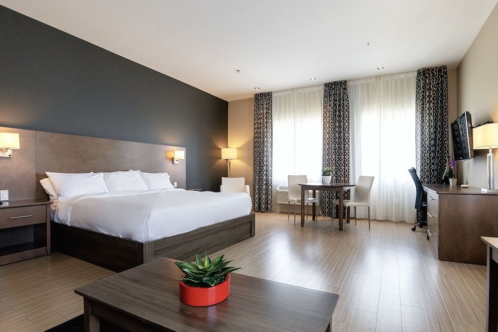 Imperia Hotel & Suites Terrebonne Suite, Studio-loft Style, 1King Bed and Sofabed