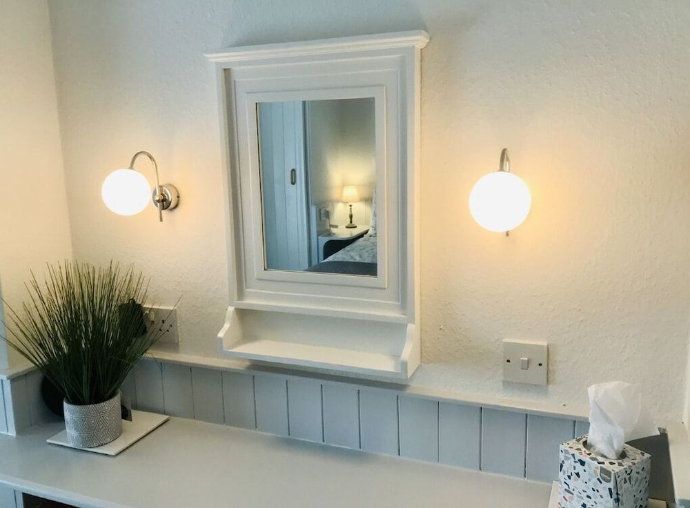 Arden House Double Room, Shared Bathroom 3