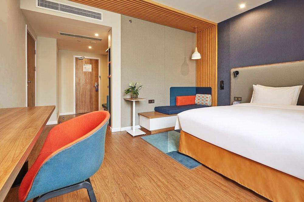 Standard Room, 1 King Bed (Extra Floor Space)