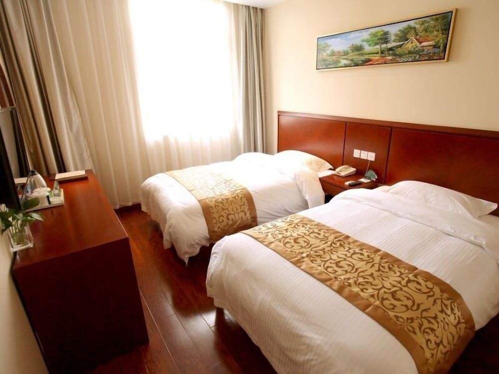 Twin Room, No window - Local resident only