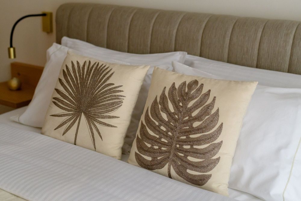 undefined Acropolis Exclusive Studio 10