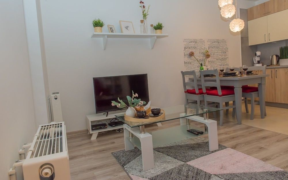 Easy Rent Apartments - COZY Deluxe Apartment 12