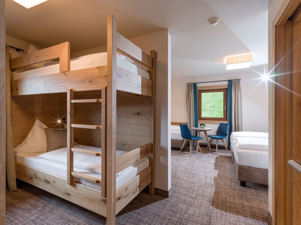 Five-Bed-Room (S)