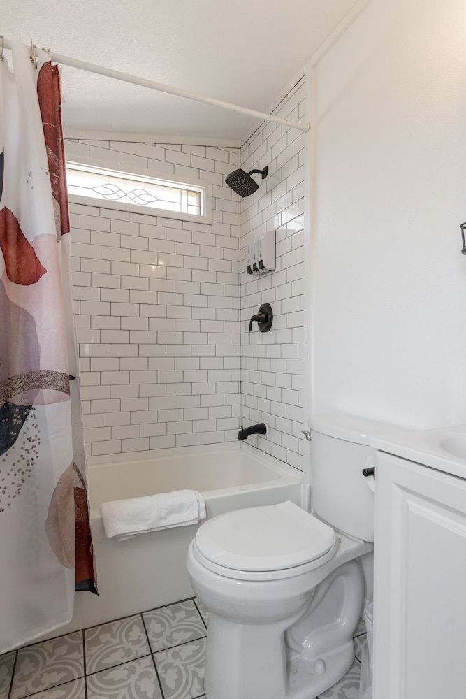 BV Overlook Camp & Lodging Shavano Deluxe Cabin 8