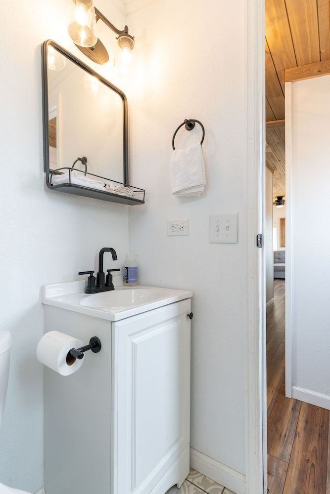 BV Overlook Camp & Lodging Shavano Deluxe Cabin 9