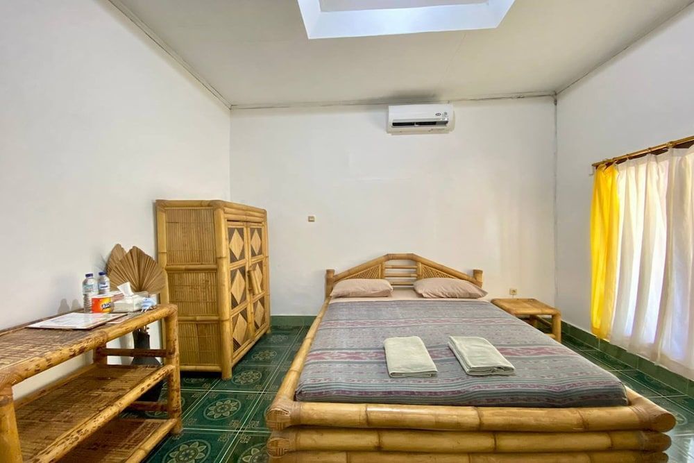 Duyung Rooms and Resto Standard Double Room with AC 5