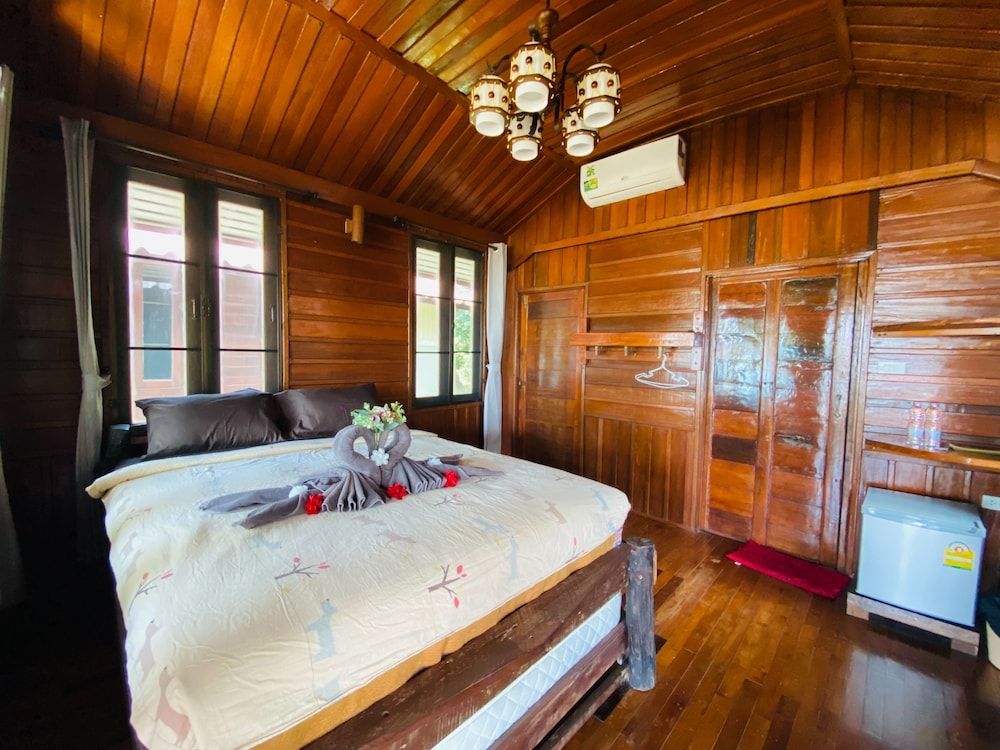 I-Lay House Koh Kood Deluxe Wooden Sea View Room