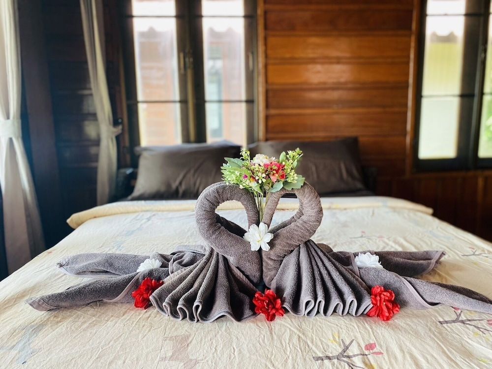 I-Lay House Koh Kood Deluxe Wooden Sea View Room 2