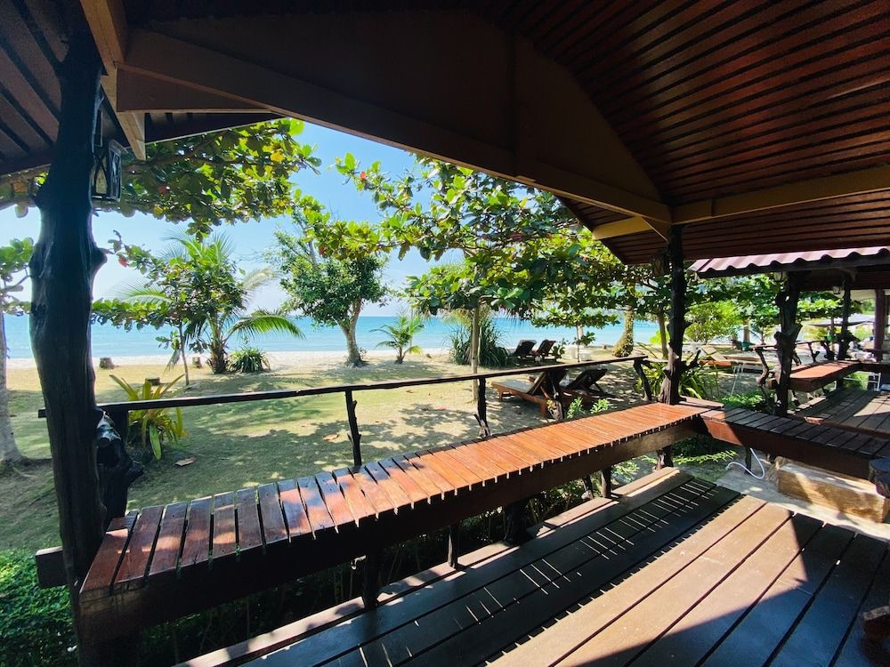 I-Lay House Koh Kood Triple Room with Garden View 5