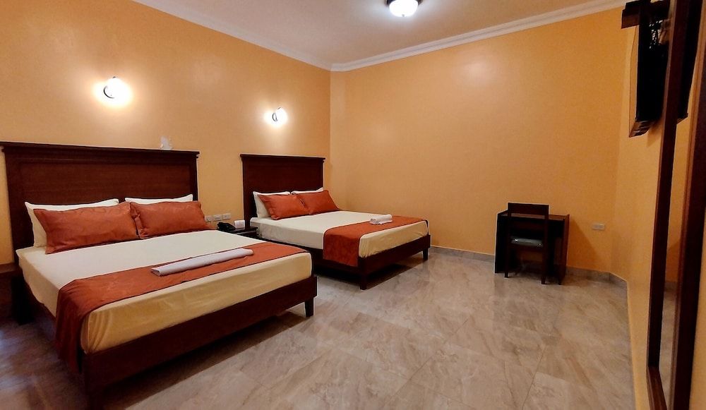 Hostal California Inn Standard Twin Room, 2 Double Beds 2