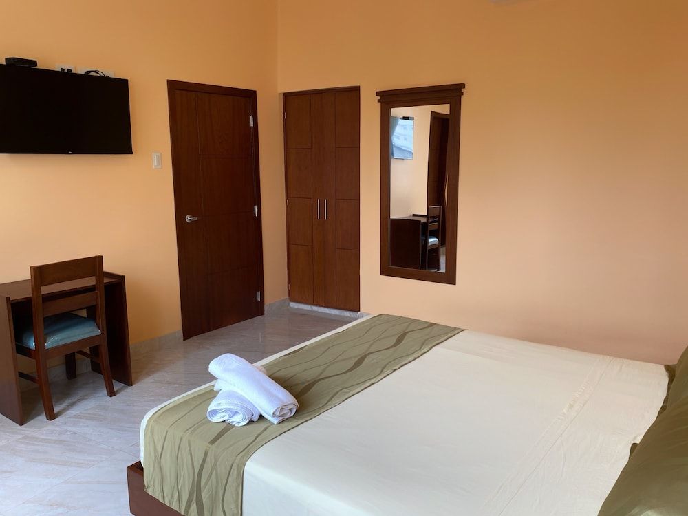 Hostal California Inn Standard Single Room, 1 Large Twin Bed 4