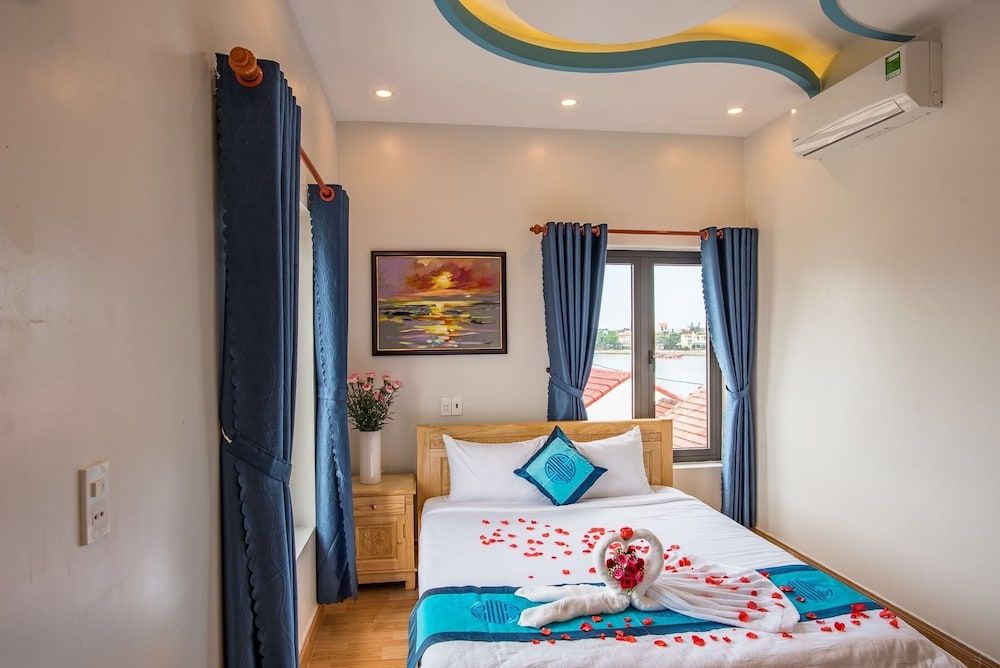 Minh An Riverside Villa Superior Double Room, River View 8