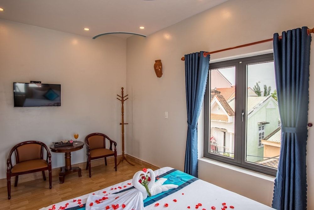Minh An Riverside Villa Superior Double Room, River View 6