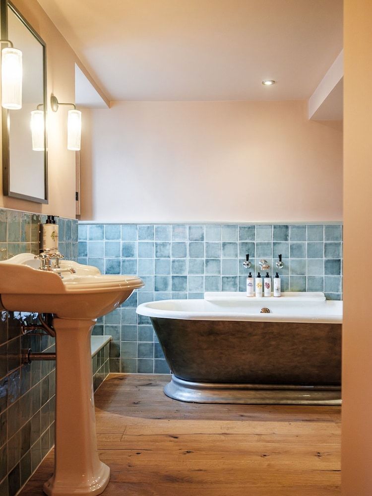 The Stump Suite, Ensuite, Garden View 8