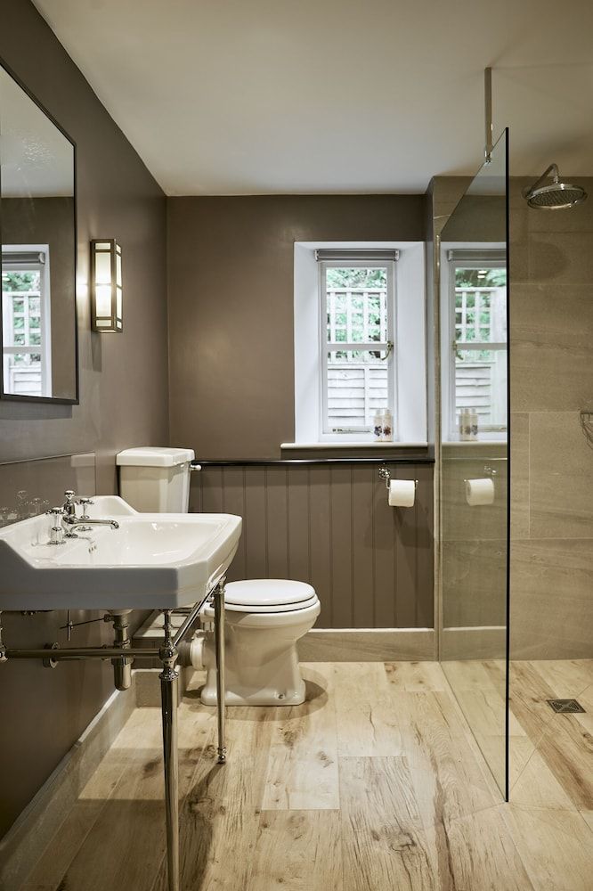 The Stump Suite, Ensuite 5