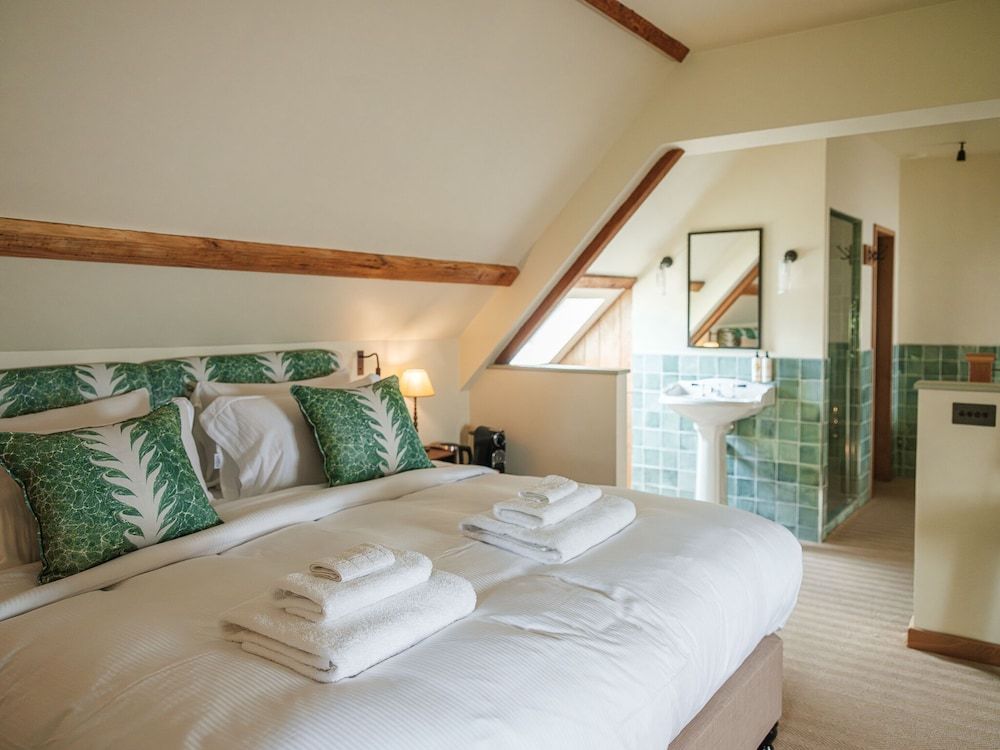 The Stump Suite, Ensuite, Garden View 2