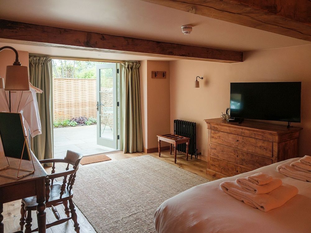 The Stump Suite, Ensuite, Garden View 11