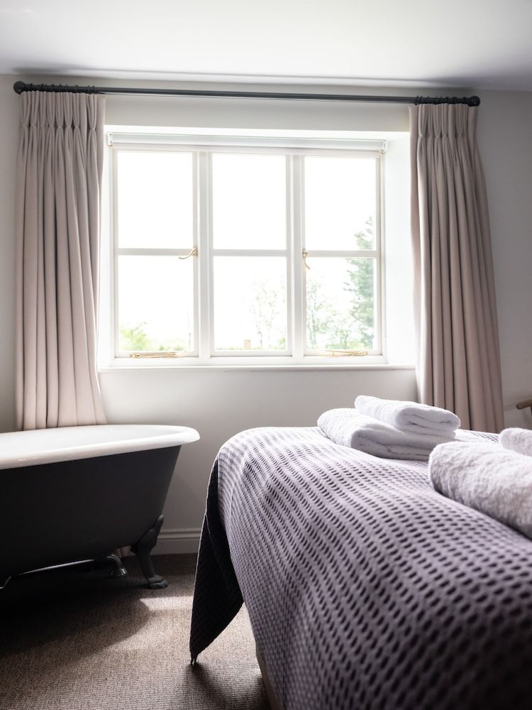 The Stump Suite, Ensuite 3