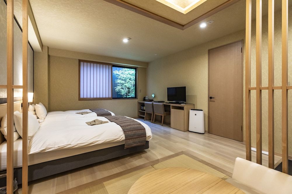 Tabist KIYOMIZU Gion Quadruple Room - Japanese Western style (Non-Smoking)