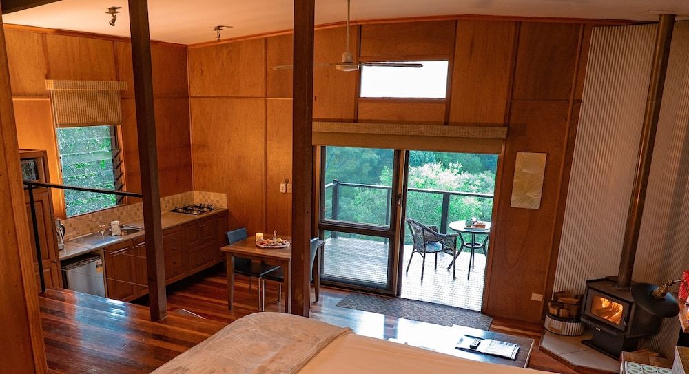 Whispering Valley Cottage Retreat Romantic Cottage, 1 Bedroom (Sally Wattle) 8