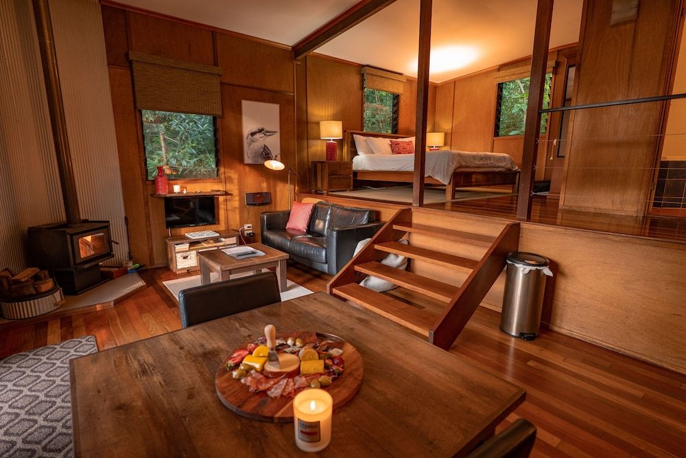 Whispering Valley Cottage Retreat Romantic Cottage, 1 Bedroom (Sally Wattle) 7