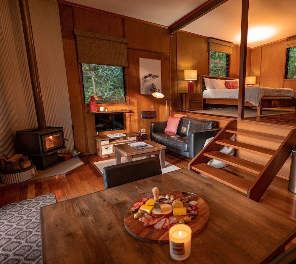 Whispering Valley Cottage Retreat Romantic Cottage, 1 Bedroom (Sally Wattle) 6