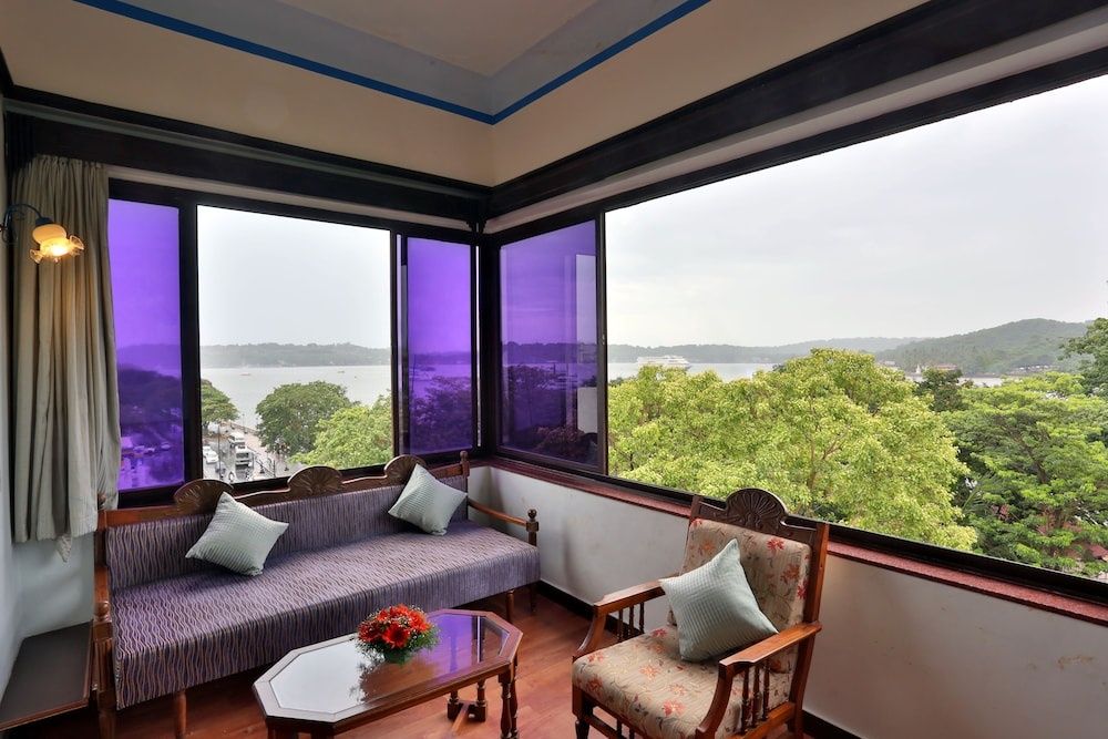 Hotel Mandovi Deluxe Room