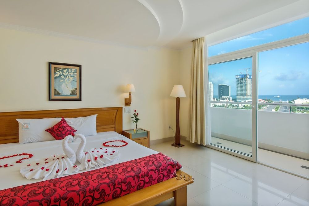 Golden Sea Hotel Deluxe Double or Twin Room, Balcony, Sea View 2