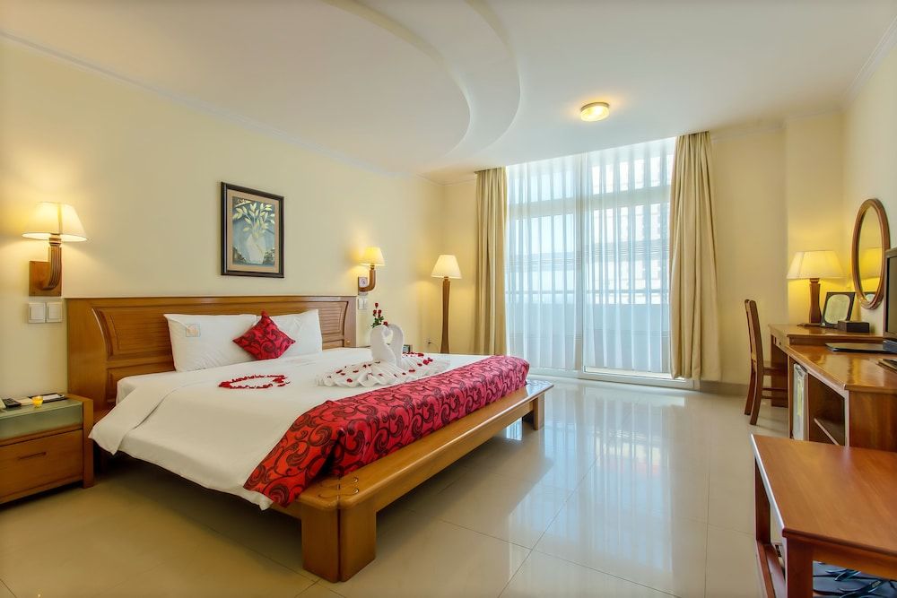 Golden Sea Hotel Deluxe Double or Twin Room, Balcony, Sea View 4