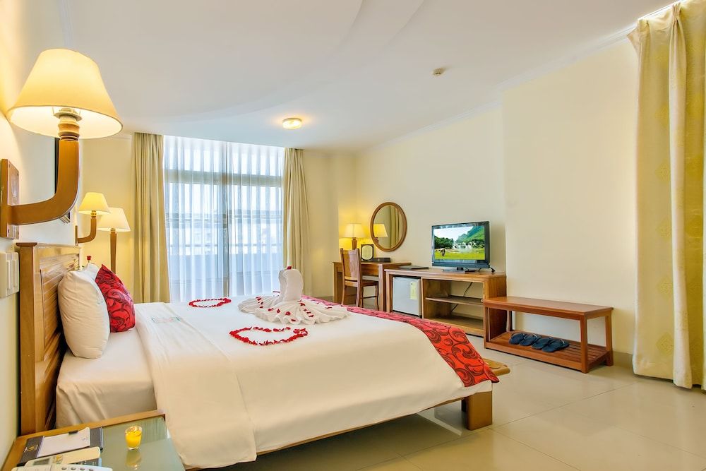 Golden Sea Hotel Deluxe Double or Twin Room, Balcony, Sea View 3