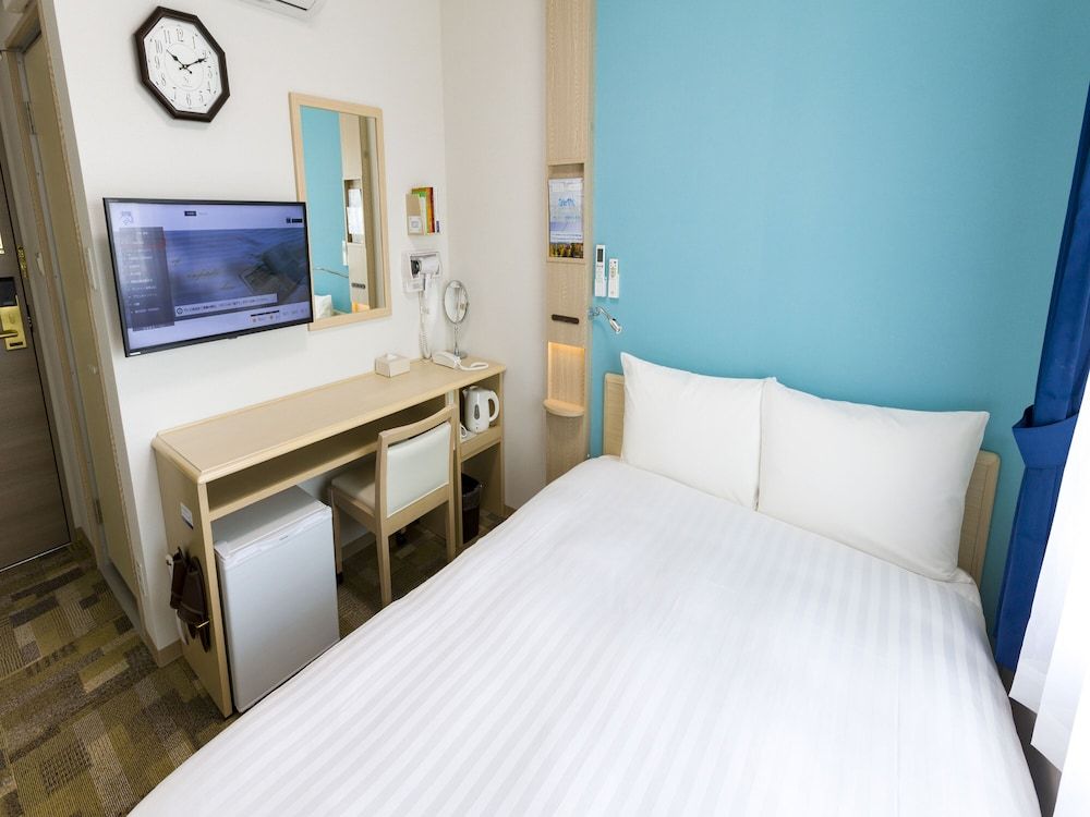 Toyoko Inn Tozai-sen Kiba-eki Economy Double Room 2