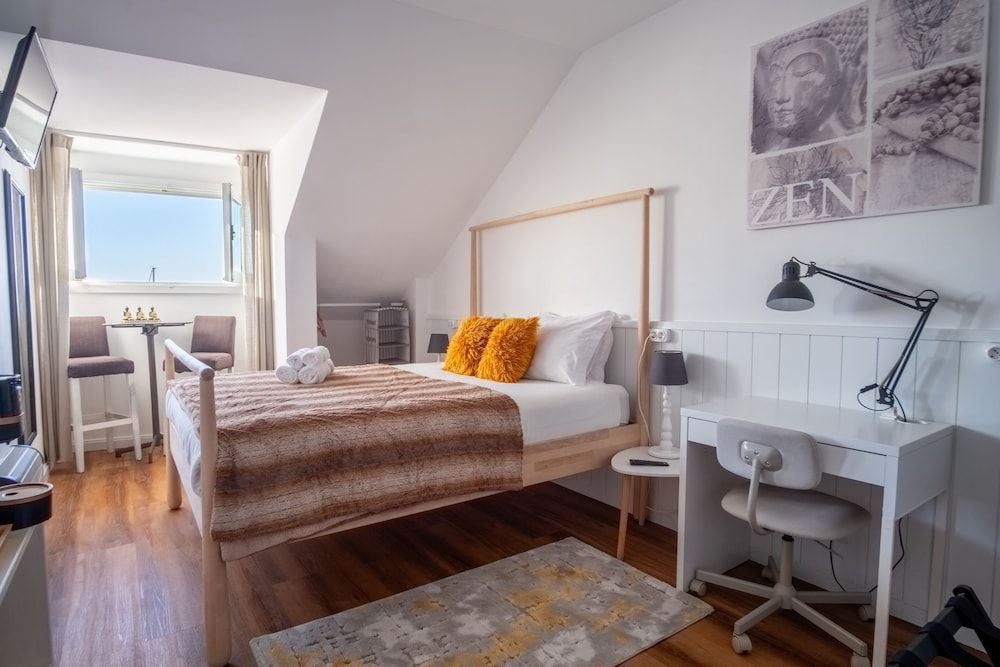 Naval Guest House & Bistrô