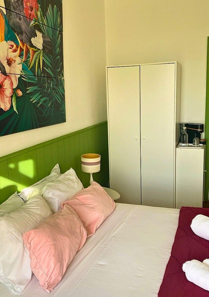 Naval Guest House & Bistrô City Room