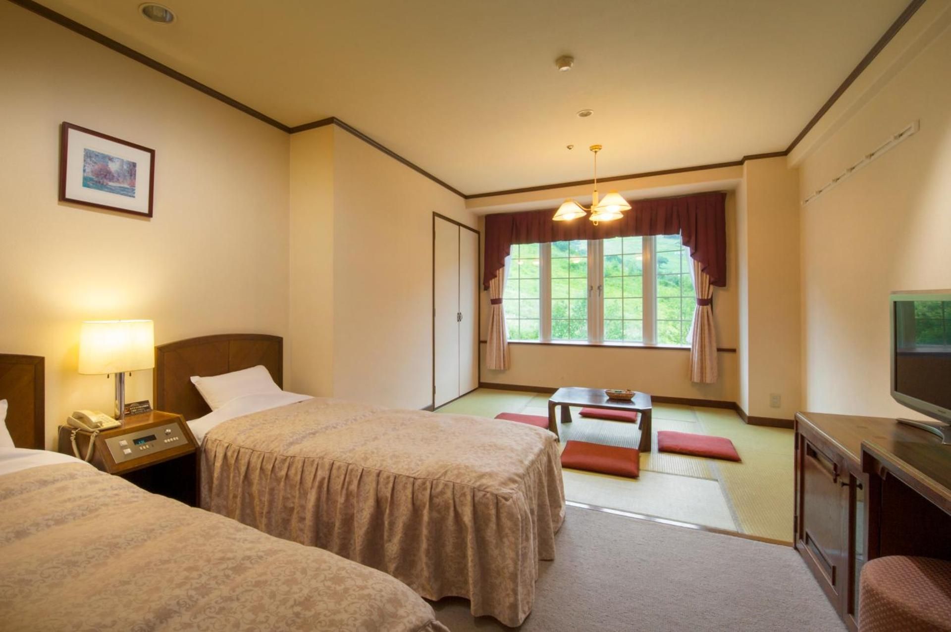 Standard Room with Tatami Area - Ski Run View