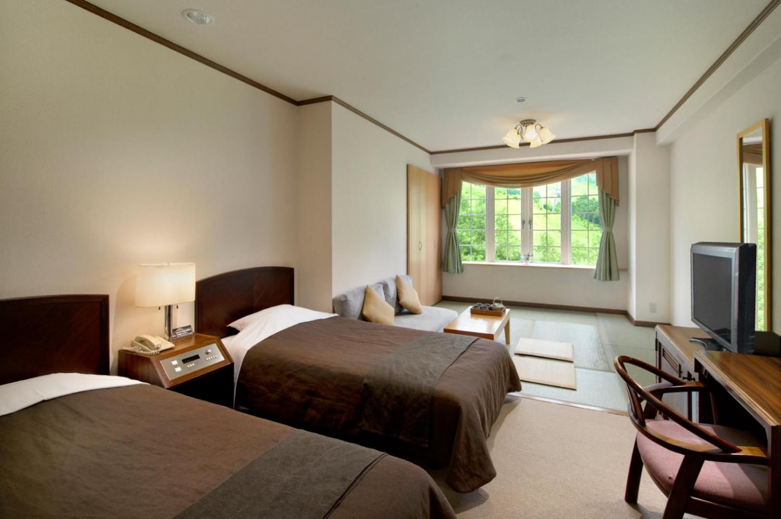 Room with Tatami Area Cortina Room - Early Check in (14:00) & Late Check out (11:00) - Ski Slope View