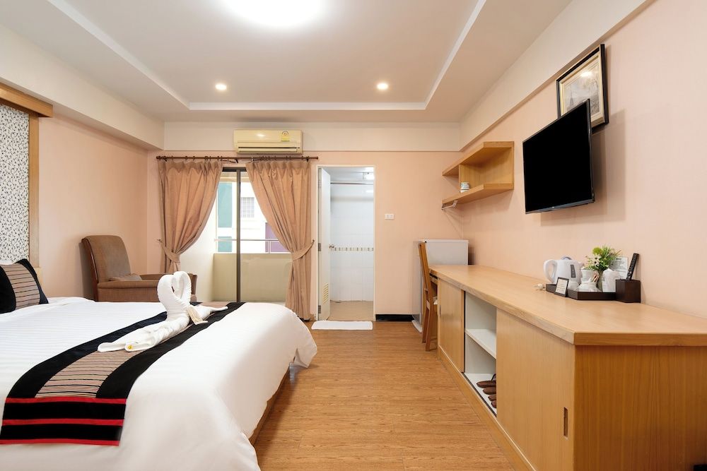 P-Park Hotel Bangkok Superior Double Room 4