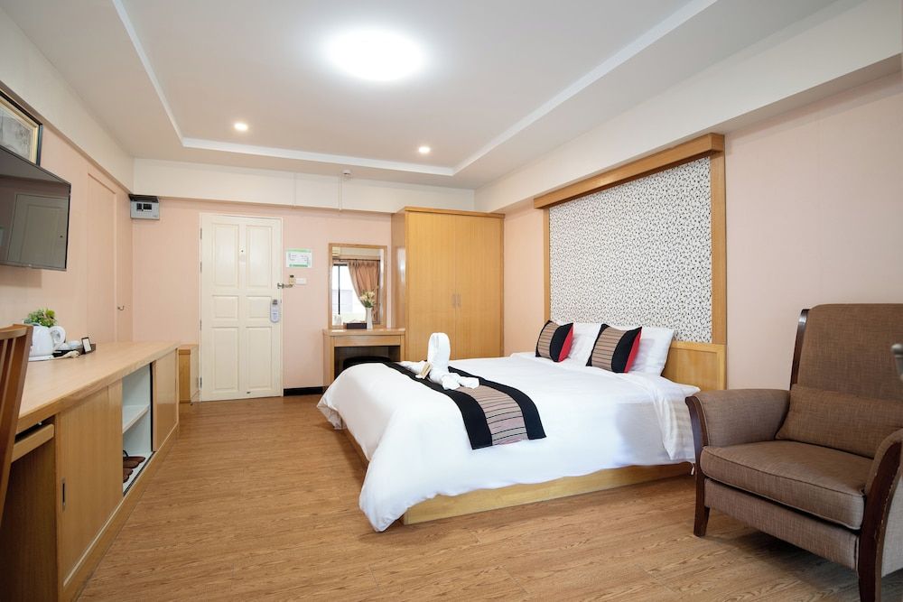 P-Park Hotel Bangkok Superior Double Room 5