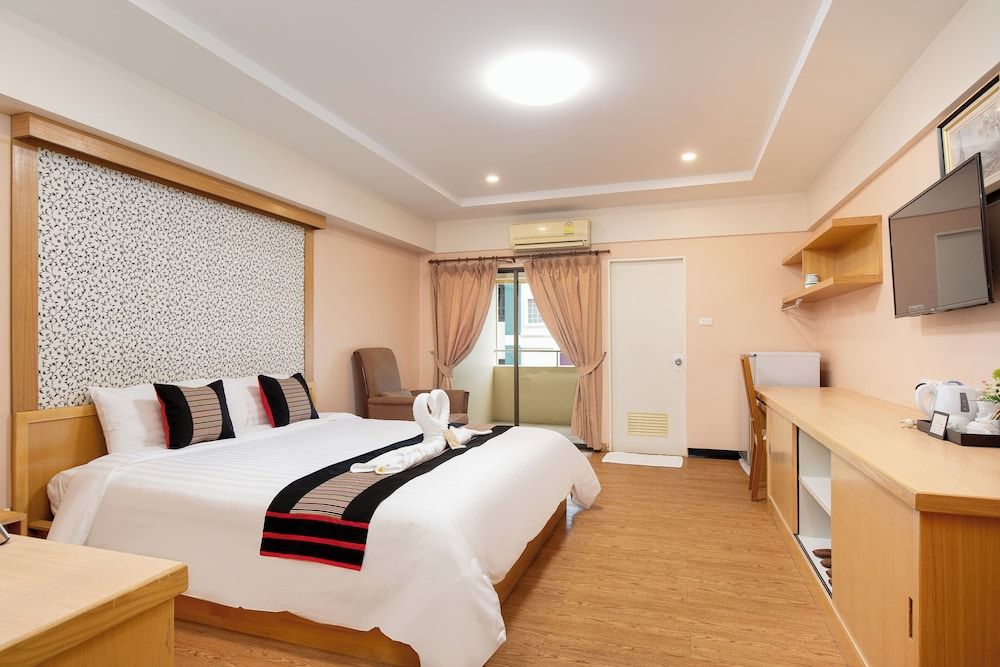 P-Park Hotel Bangkok Superior Double Room 8