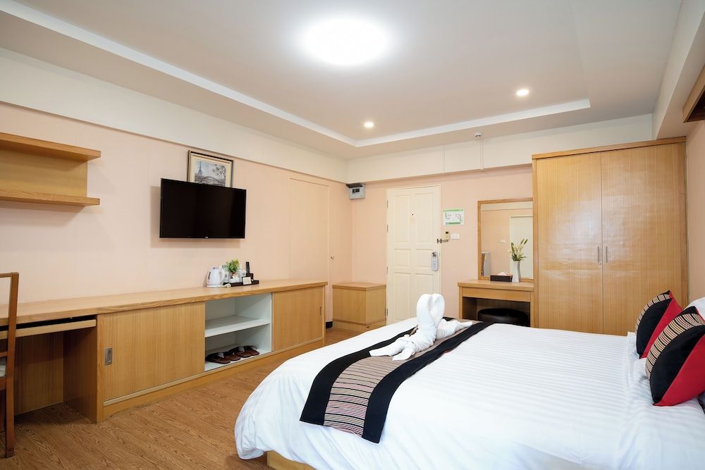 P-Park Hotel Bangkok Superior Double Room 3