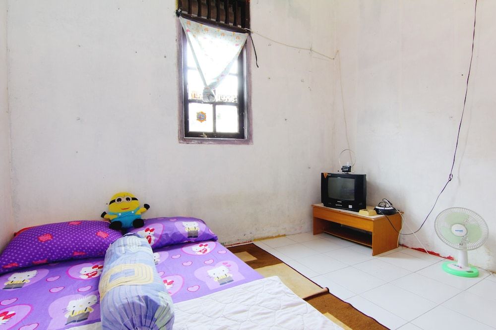 Standard Double Room, Shared Bathroom