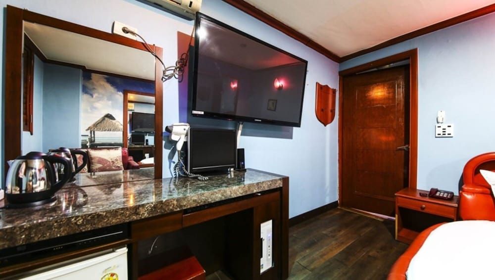 Swiss Motel Standard Room 11