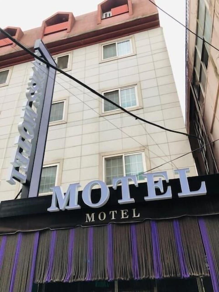 undefined Swiss Motel 5