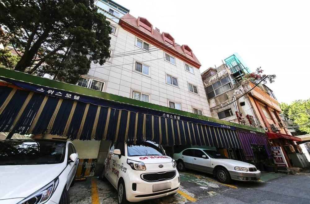 undefined Swiss Motel 4