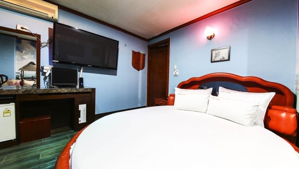 undefined Swiss Motel 9