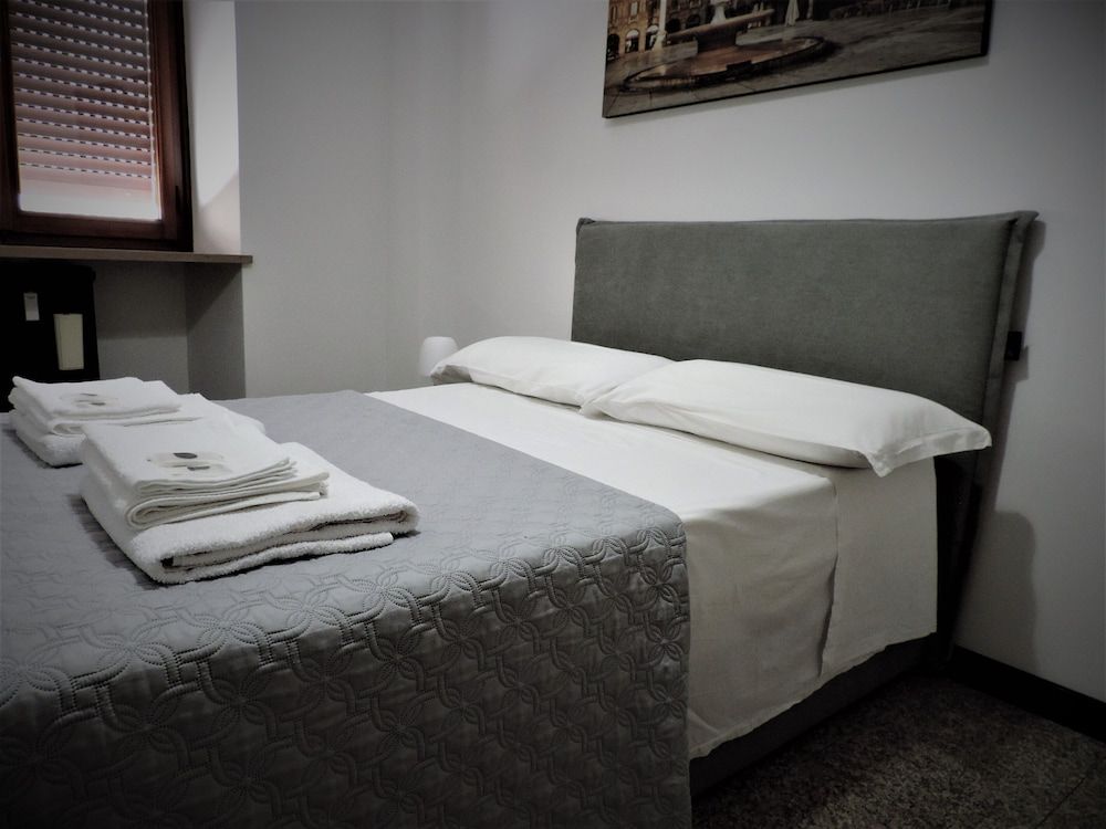 Economy Rooms ( Shared Bathroom)